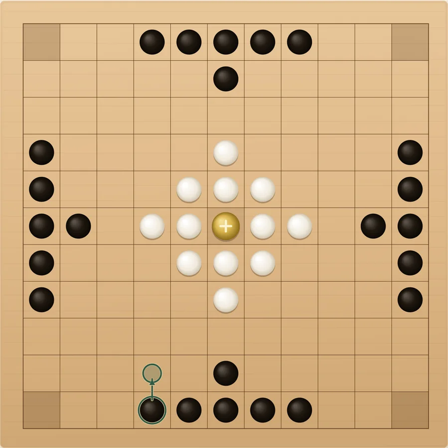The live Hnefatafl board showing a green hint arrow from a black attacker to its suggested destination